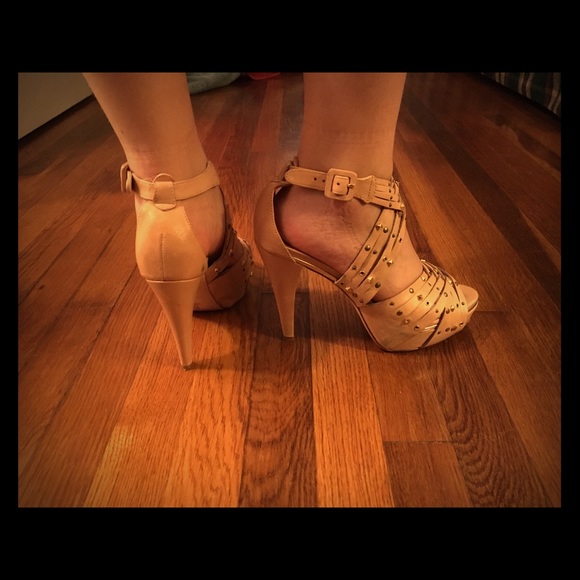 Pour La Victoire | Heels - Picture 1 of 4